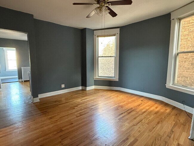 Foto del edificio - 4112 W Wellington Ave