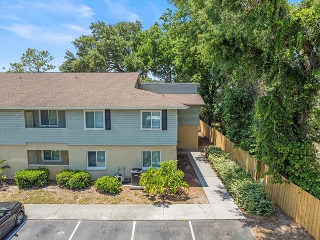 Building Photo - 230 Thorntree Pl