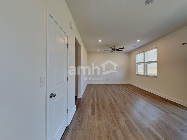 Building Photo - 9044 Lucy Dr