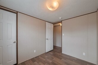 Building Photo - 929 County Rd 5806