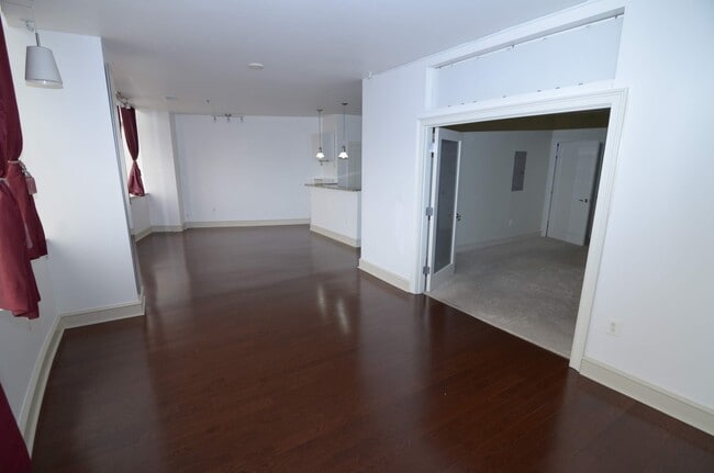 Building Photo - 201 N 8th St