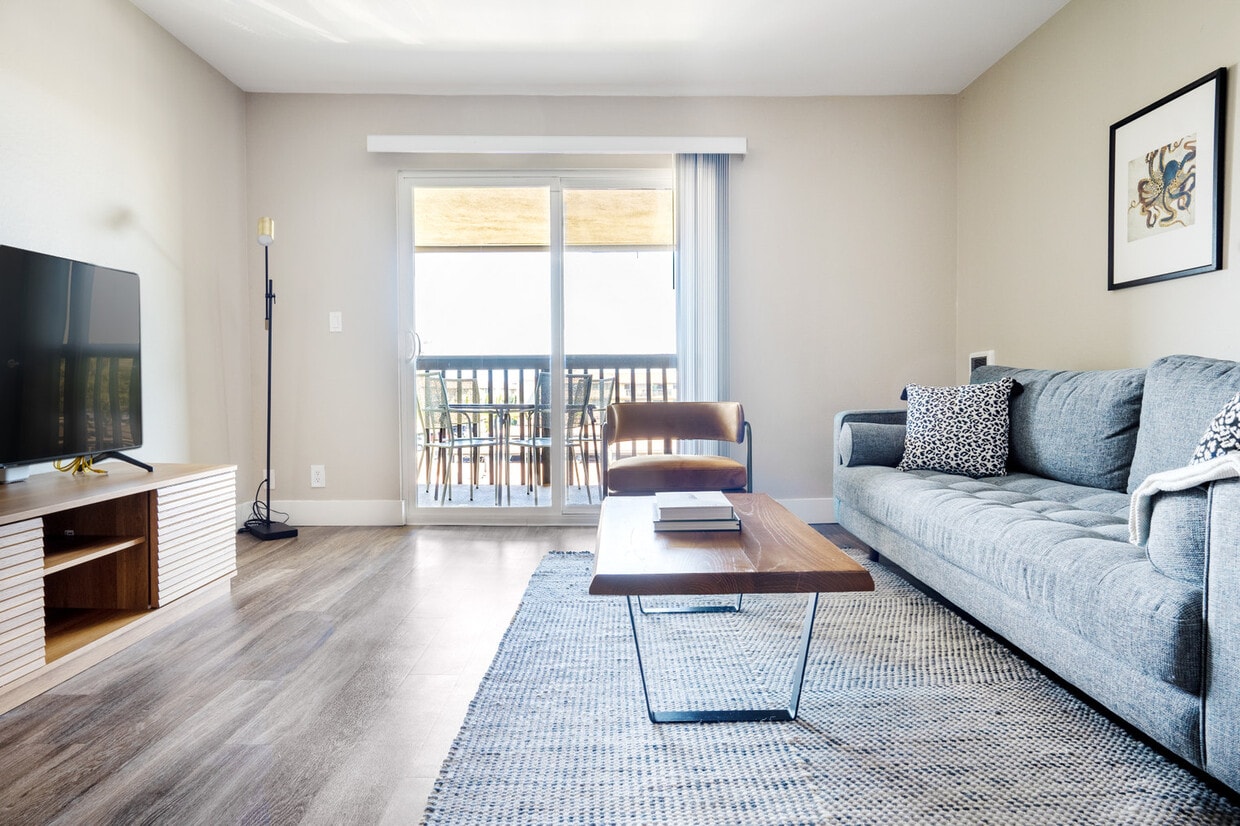 Primary Photo - 600 Edgewater Blvd