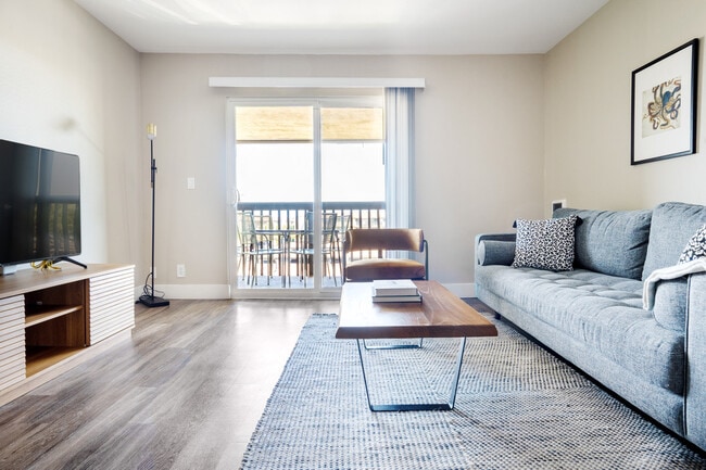 Building Photo - 600 Edgewater Blvd