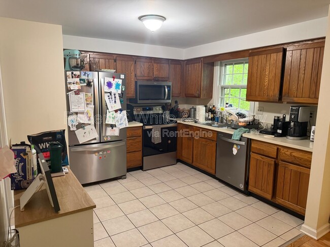 Foto del edificio - 331 Knob Hill Dr