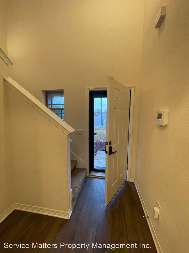 Building Photo - 3 br, 2.5 bath House - 10941 Chippewa Way