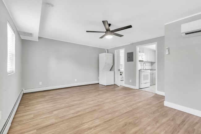 Building Photo - 825 12th St