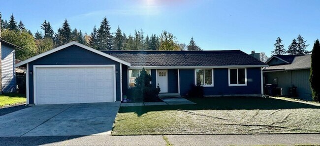 Building Photo - Bright Open 3 bedroom home available now!