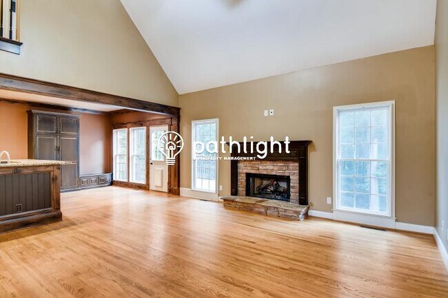 Foto del edificio - 909 Pin Oak Place, Canton, GA, 30115