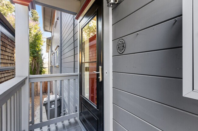 Building Photo - 4360 Howe St