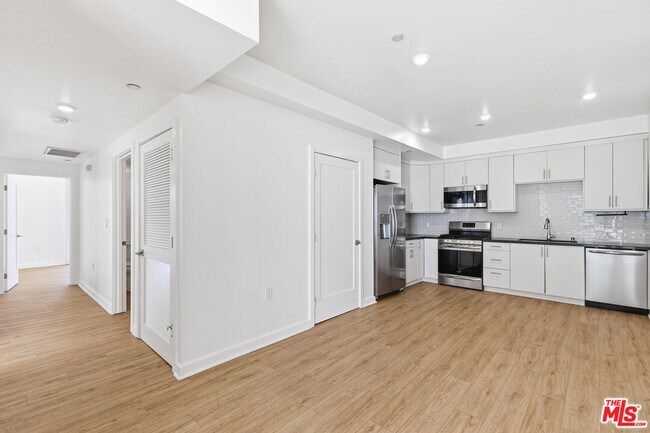 Foto del edificio - 11408 W Sarah St