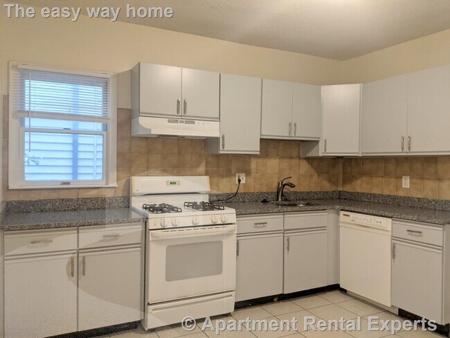 Building Photo - 83 Yorktown St