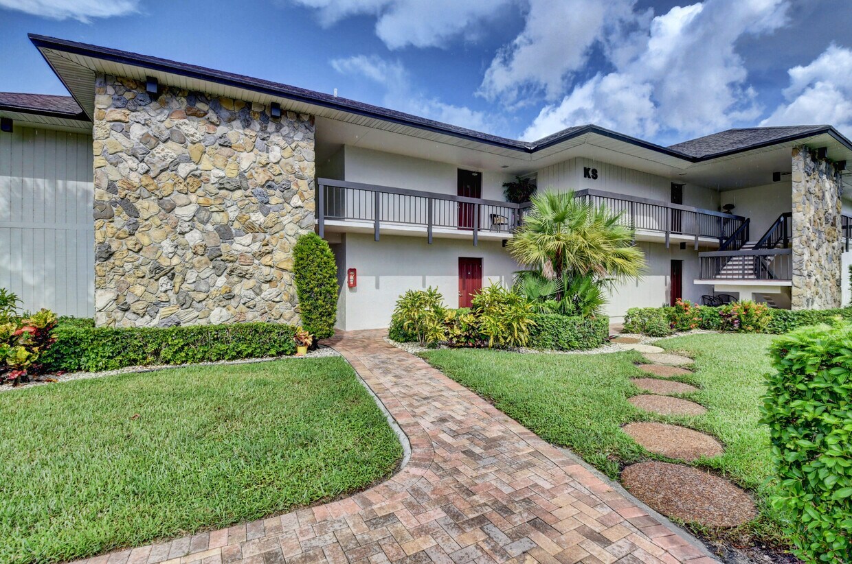 Foto principal - 620 Greensward Ln