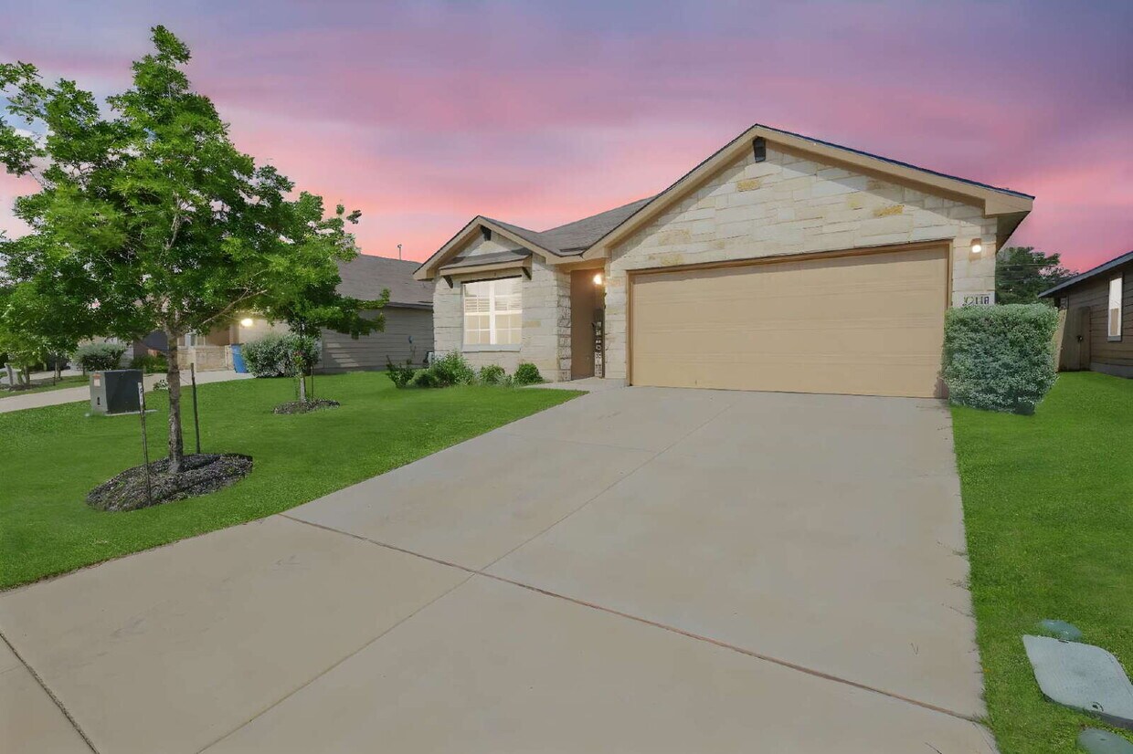 Primary Photo - "Charming 4-Bed Sanctuary in San Antonio –...