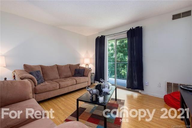 Foto del edificio - 7984 Shady Oak Trail