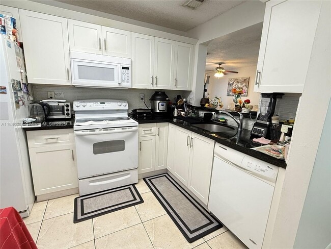 Foto del edificio - 4764 NW 114th Ave