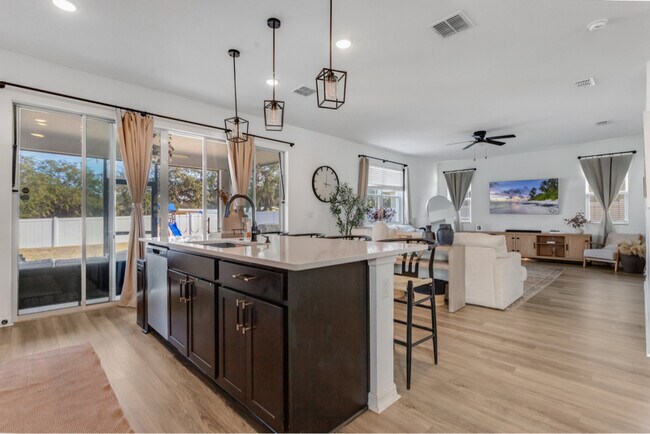 Foto del edificio - 682 Heritage Sq Dr