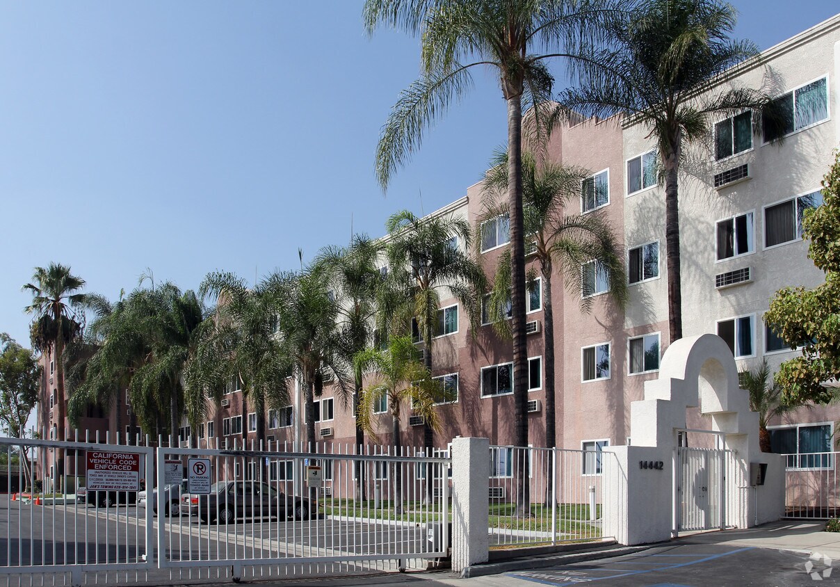 Foto principal - Telacu Senior Court