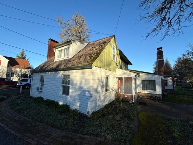 Building Photo - 1947 Marion St SE