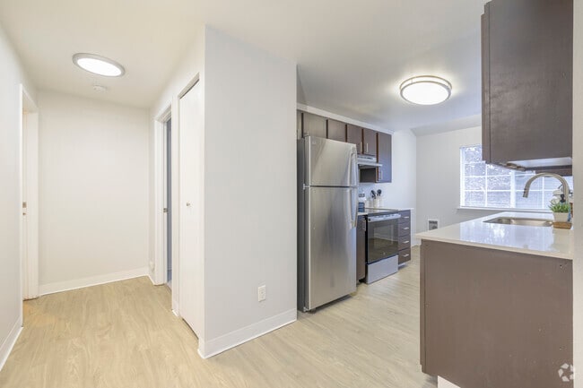 1BR, 1BA - 826SF - Kitchen - Wellington Apartments