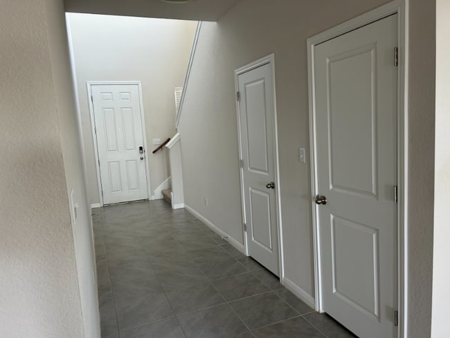 Building Photo - 109 Serpens St