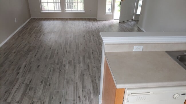 Building Photo - 2739 Fairview Dr