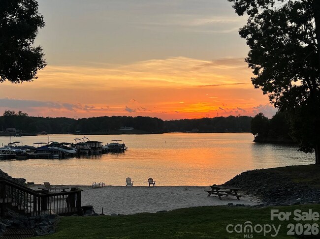 Foto del edificio - 13820 Queens Harbor Rd