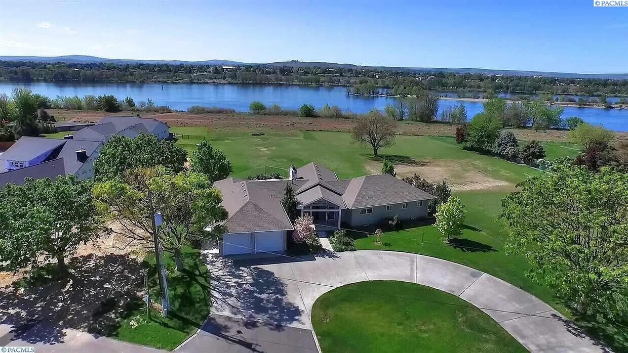 Foto principal - 7624 River Blvd