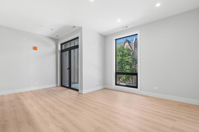 Building Photo - 3953 W Dakin St