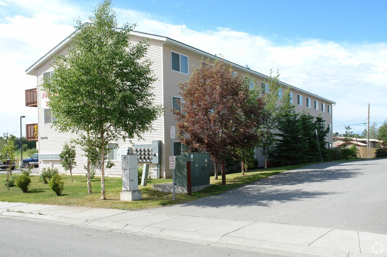 Foto del edificio - 9500 Lakewood Ct