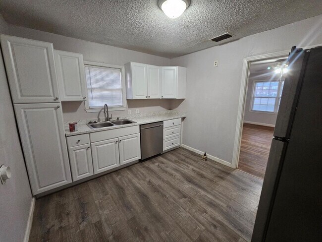 Building Photo - 2011 35th St