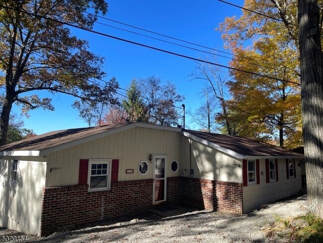 Building Photo - 130 S Shore Rd