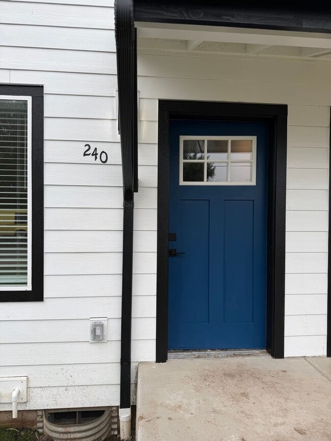 Foto del edificio - Brand new 3 bedroom 3 full bath townhouse in Thurston!