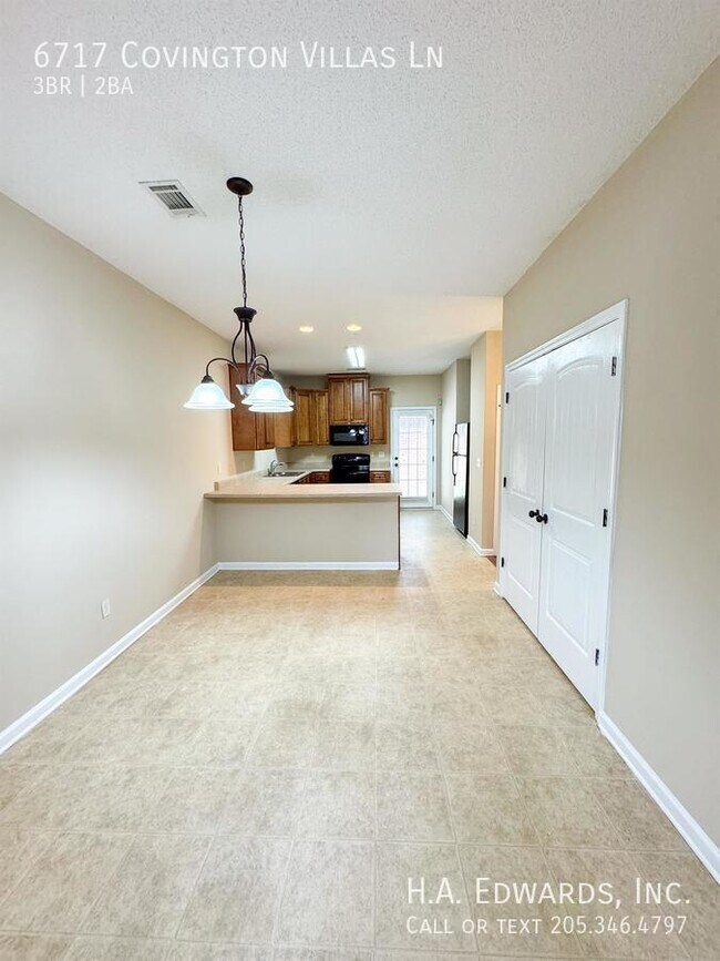 Foto del edificio - 6717 Covington Villas Ln