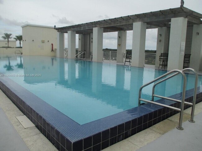 Foto del edificio - 7285 SW 90th St