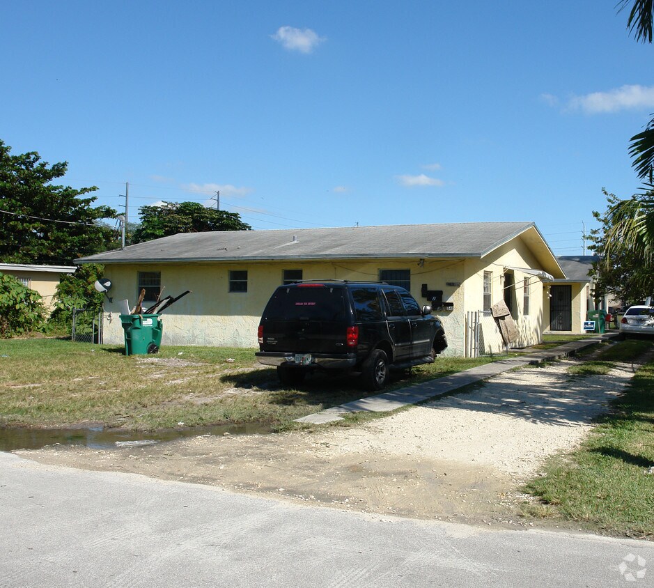 Building Photo - 9385 NW 8th Ave
