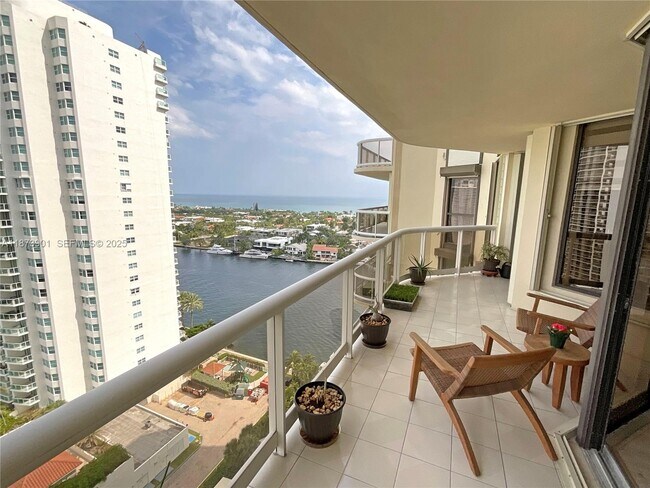 Foto del edificio - 20191 E Country Club Dr