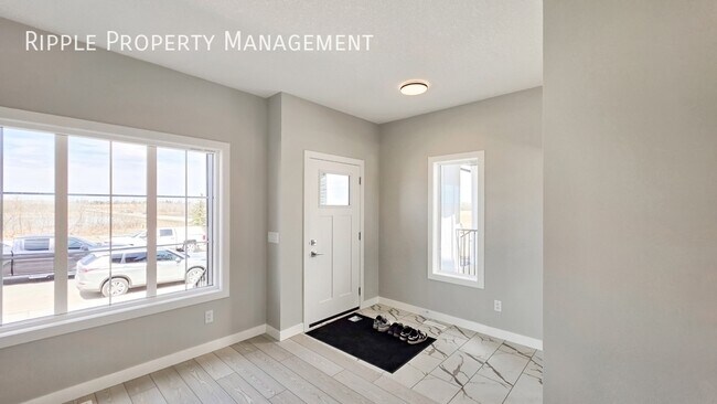 Photo du bâtiment - BRAND NEW 3 BEDS, 2.5 BATHS MAIN FLOOR | NEVER LIVED IN & MODERN FINISHES