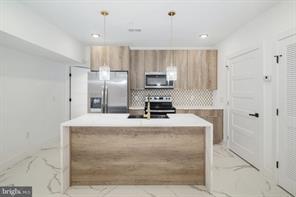 Building Photo - 2000 N Front St