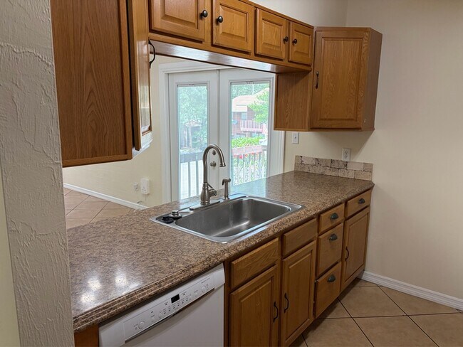 Foto del edificio - 807 Timbers Ct