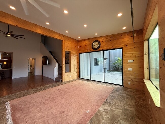 Foto del edificio - 150 Dowling Rd W