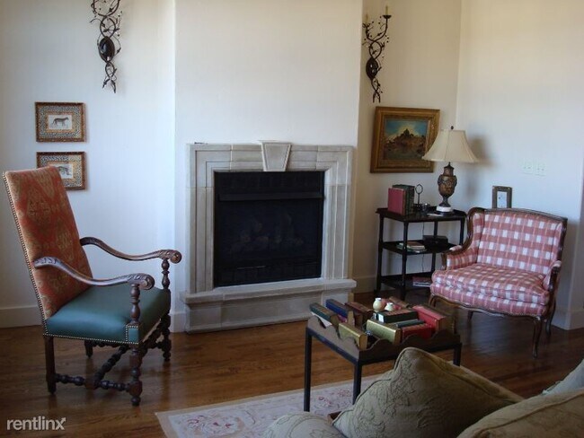 Foto del edificio - 2 br, 2.5 bath Townhome - 14 N Olive Ave