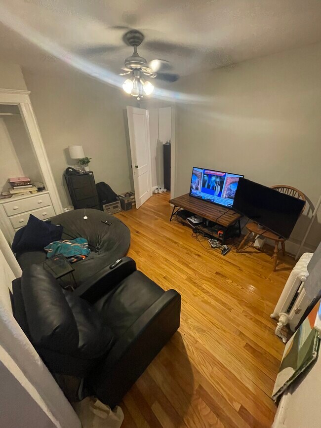 Foto del edificio - 75 Endicott St