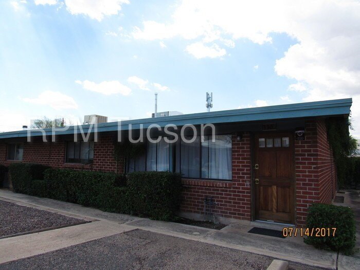 Primary Photo - 2121 N Country Club Rd
