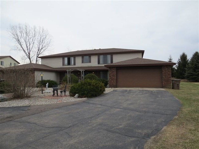 Building Photo - 6528 Bella Vista Dr NE