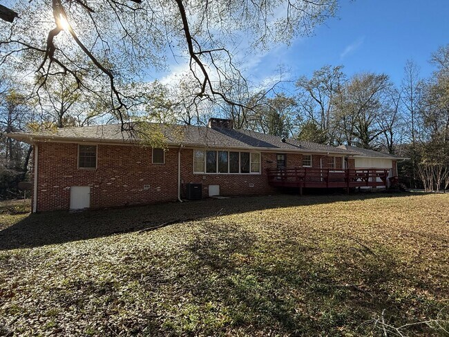 Foto del edificio - Pinson - Open Floor Plan with Large Living & Family Rooms 2 Bedrooms 2 Bath over 2500 sqft
