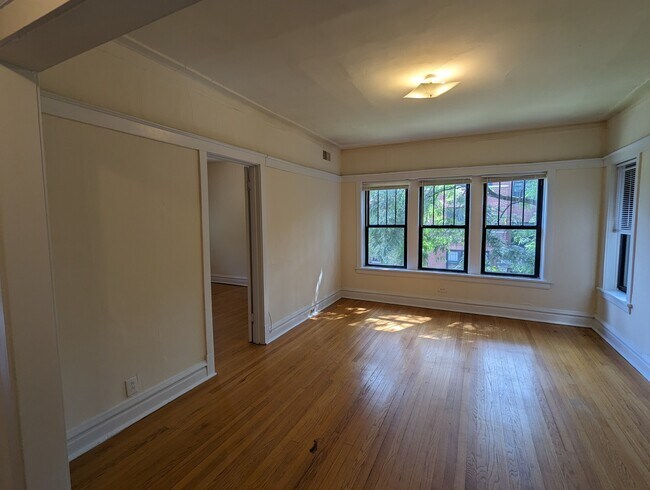 Foto del edificio - 2526 N Kedzie Blvd