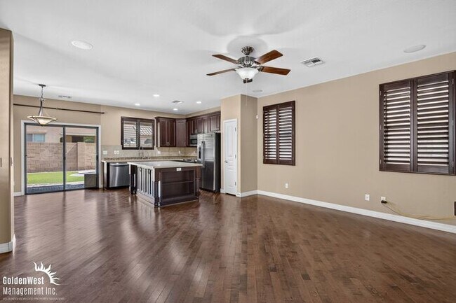 Foto del edificio - Beautiful 3Bdm 2.5Ba Home with Private Backyard in Power Ranch!