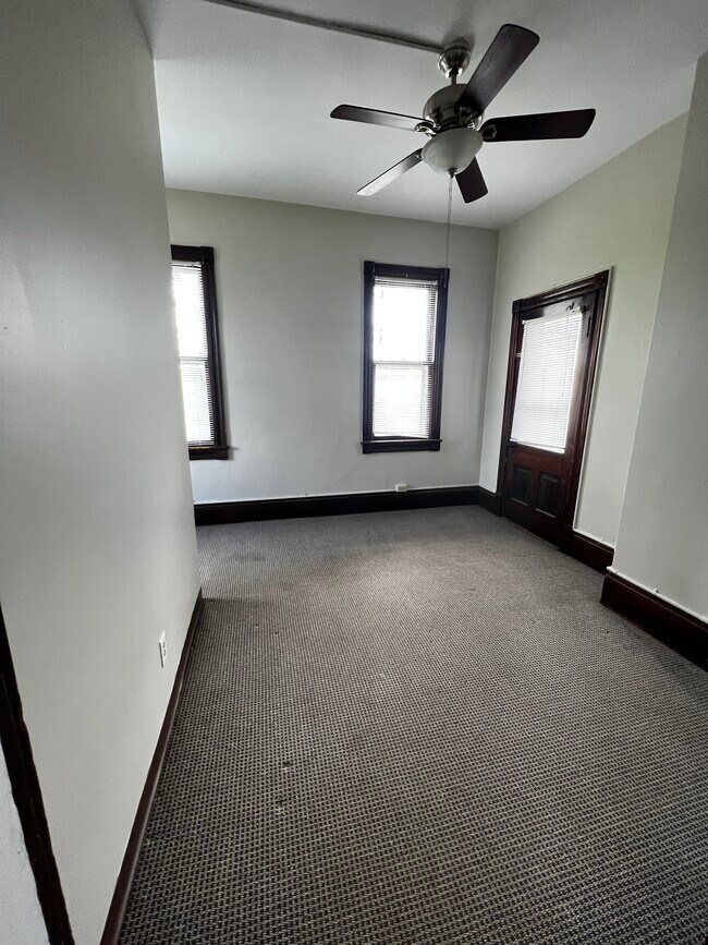 living room - 1015 High St