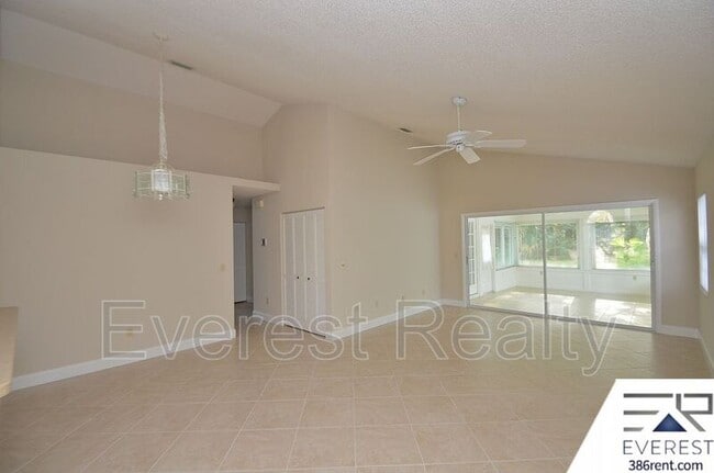 Building Photo - 17 Andover Dr