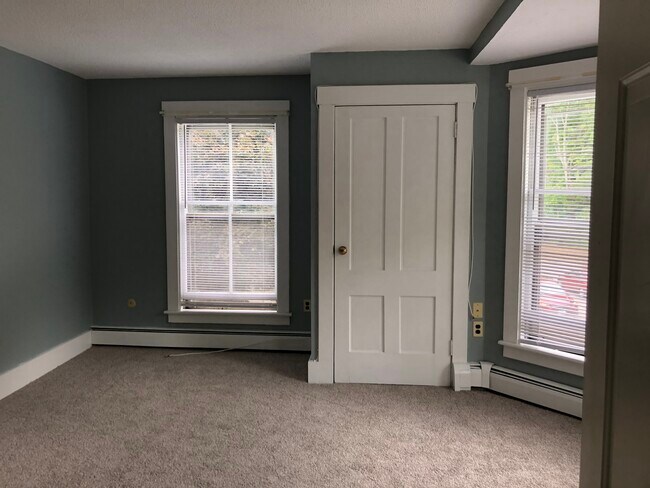 left side of living room - 432 N State St